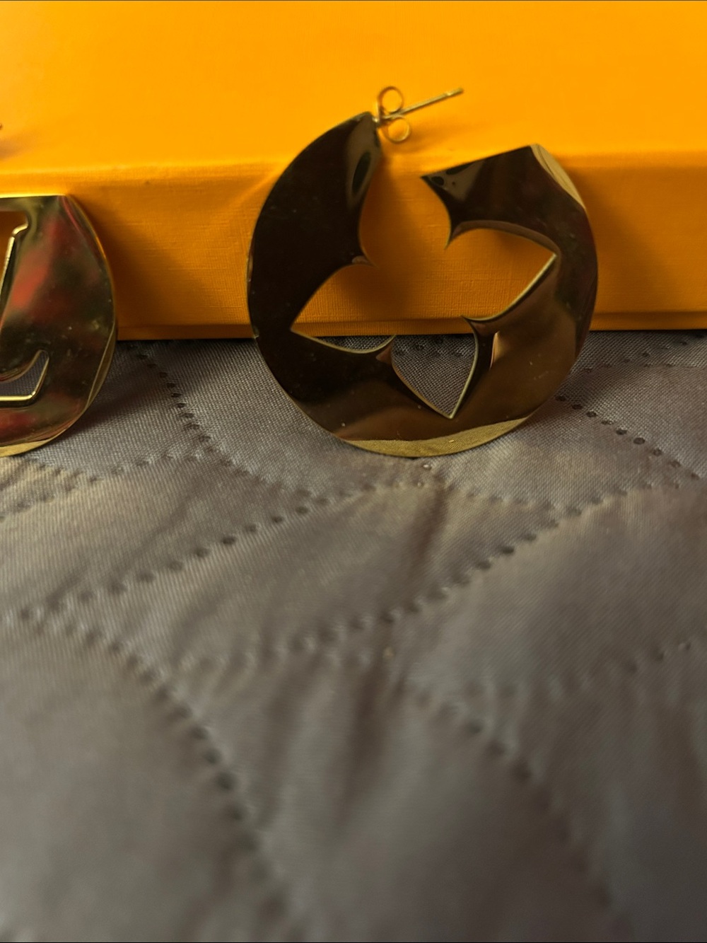 Gold Decorative Phone Charm Accent - Picture 4 of 4